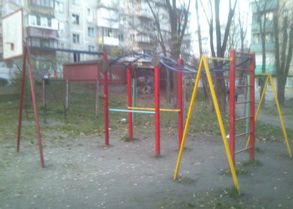 Площадка для воркаута в городе Киев №1931 Маленькая Современная фото